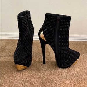Elegant Black and Gold Heeled Boots